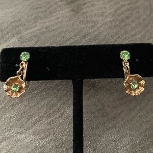 Vintage screw back Green rhinestone and Gold tone dangle flower earrings!